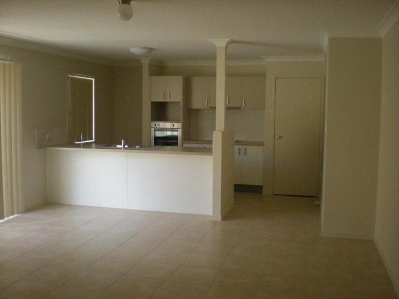 2/24 Faraday Court, Pacific Pines QLD 4211