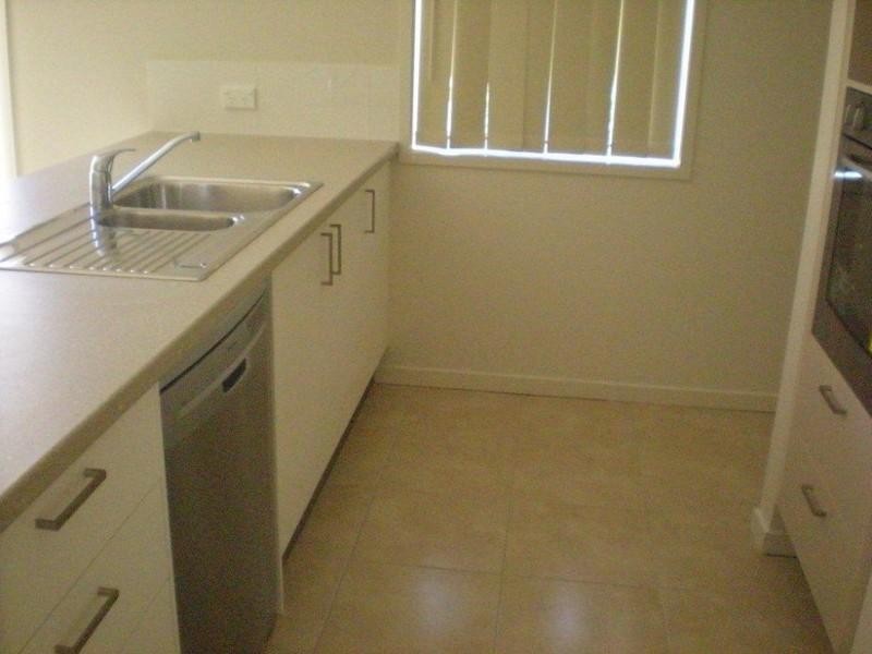 2/24 Faraday Court, Pacific Pines QLD 4211