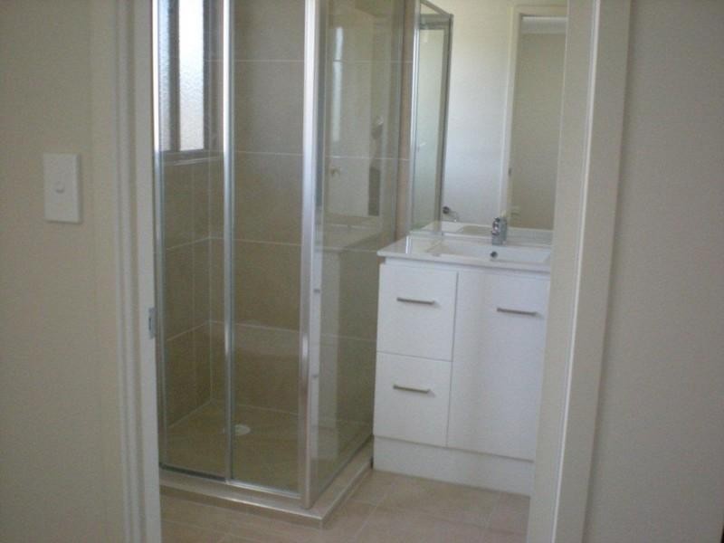 2/24 Faraday Court, Pacific Pines QLD 4211