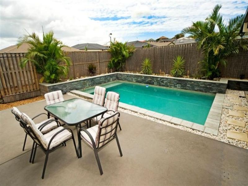 2 Burr Court, Pacific Pines QLD 4211