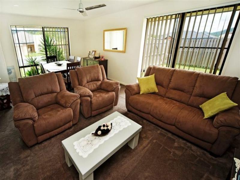 2 Burr Court, Pacific Pines QLD 4211