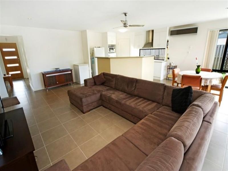 2 Burr Court, Pacific Pines QLD 4211