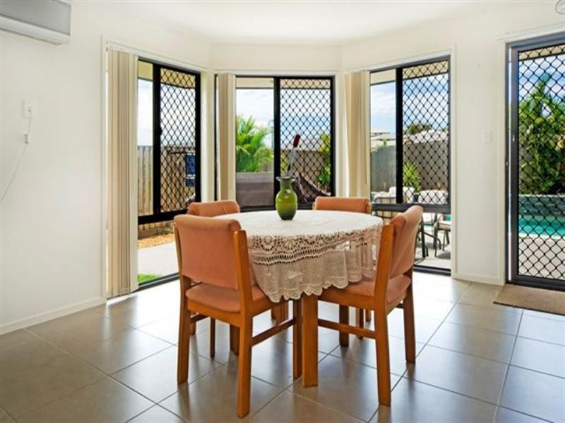 2 Burr Court, Pacific Pines QLD 4211