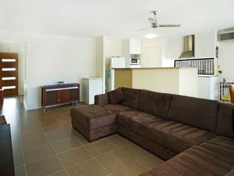 2 Burr Court, Pacific Pines QLD 4211