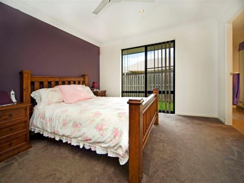 2 Burr Court, Pacific Pines QLD 4211