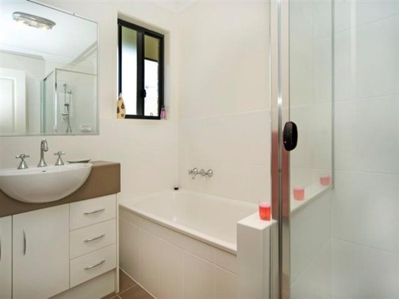 2 Burr Court, Pacific Pines QLD 4211