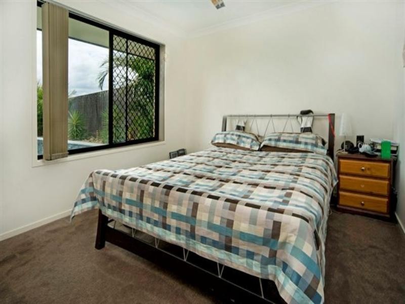2 Burr Court, Pacific Pines QLD 4211