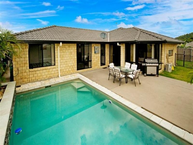2 Burr Court, Pacific Pines QLD 4211
