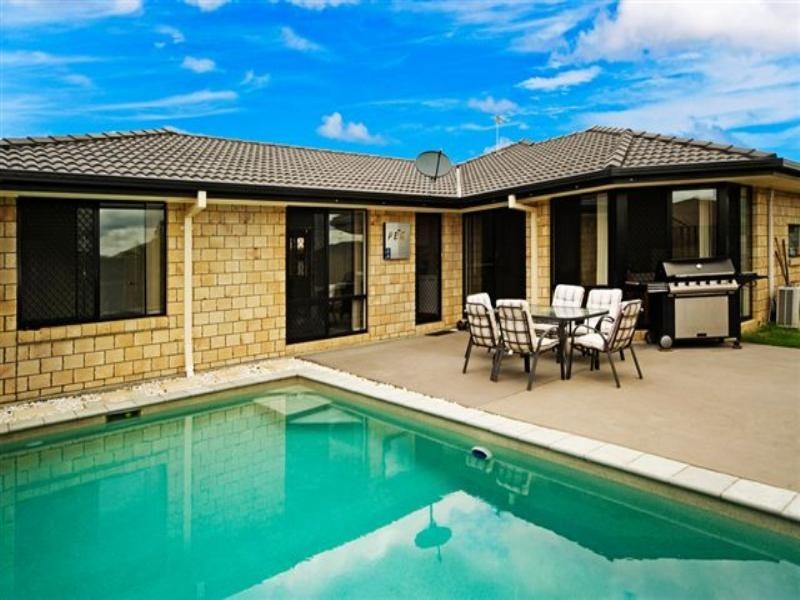 2 Burr Court, Pacific Pines QLD 4211