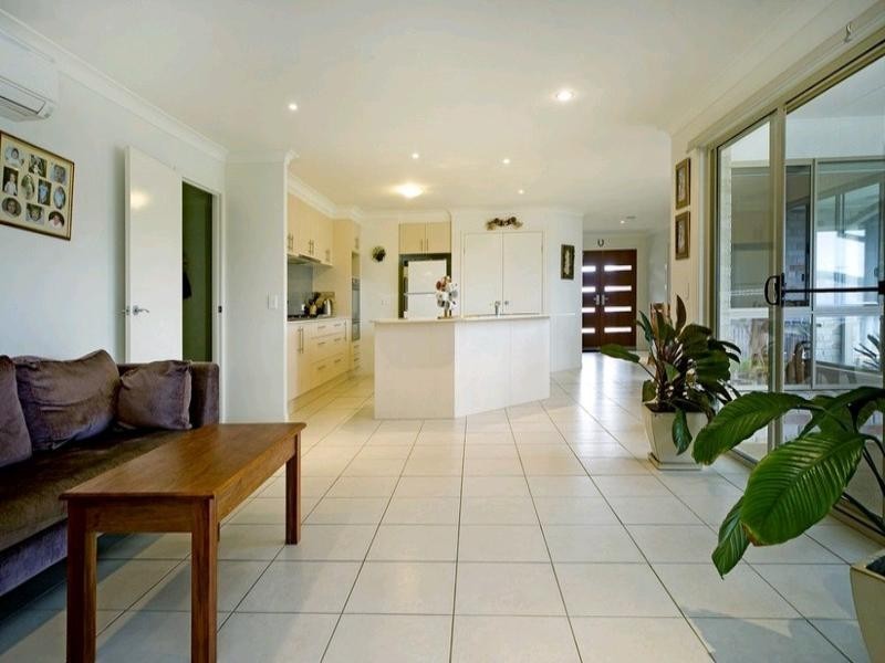 25 Sangster Crescent, Pacific Pines QLD 4211