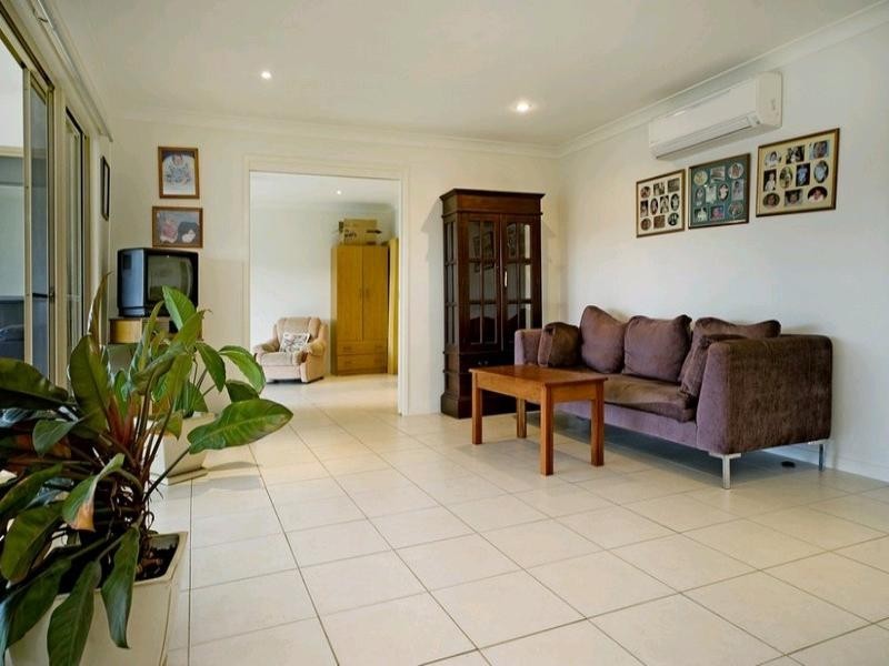 25 Sangster Crescent, Pacific Pines QLD 4211