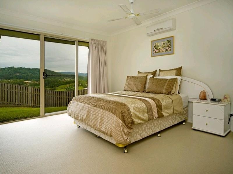 25 Sangster Crescent, Pacific Pines QLD 4211