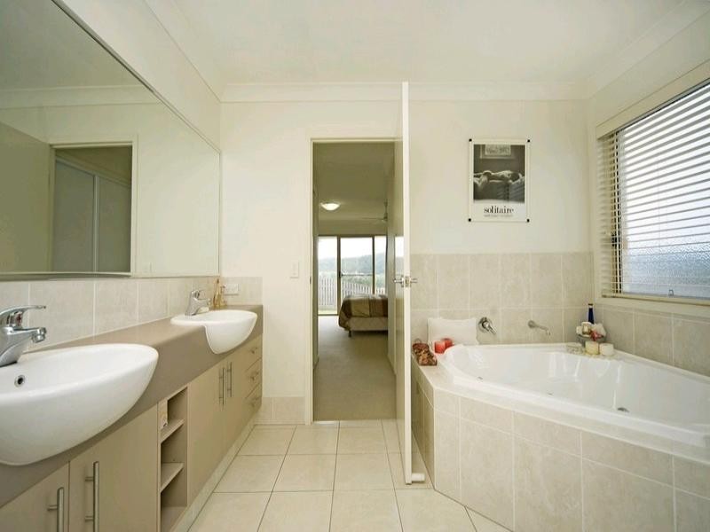 25 Sangster Crescent, Pacific Pines QLD 4211