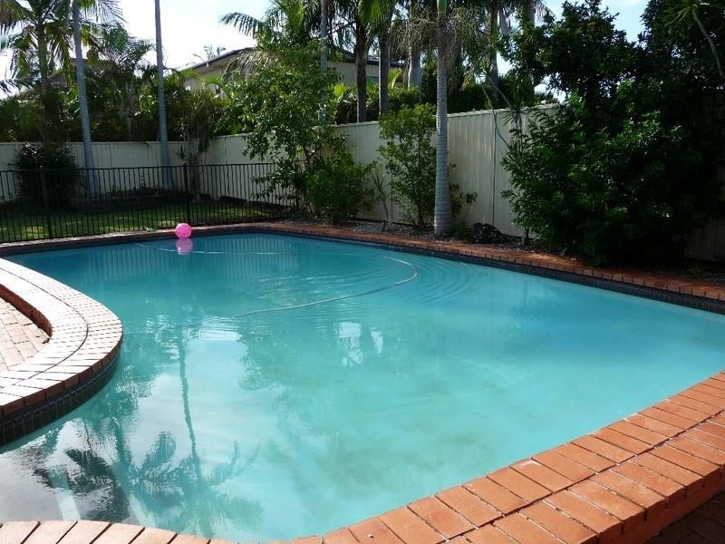 1 McCleary Street, Sorrento QLD 4217