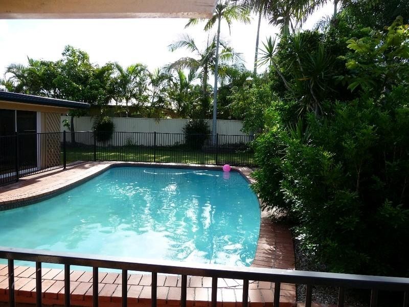 1 McCleary Street, Sorrento QLD 4217