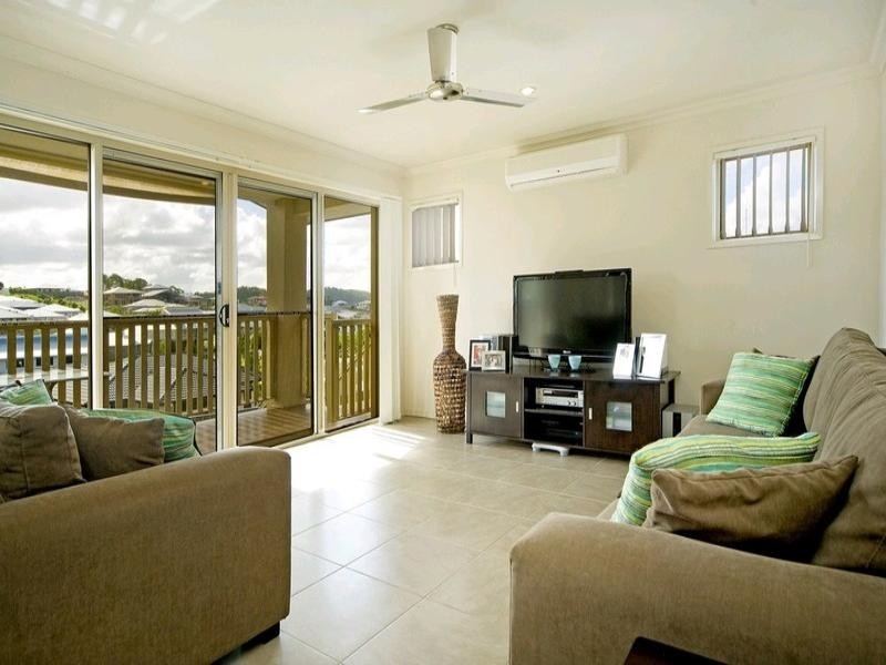 9 Codrington Circuit, Pacific Pines QLD 4211