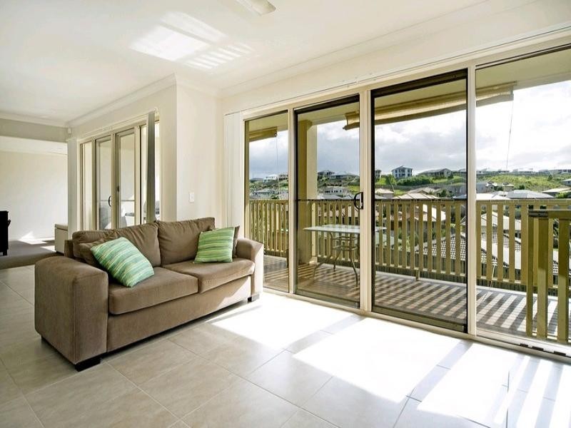 9 Codrington Circuit, Pacific Pines QLD 4211