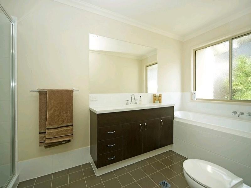 9 Codrington Circuit, Pacific Pines QLD 4211