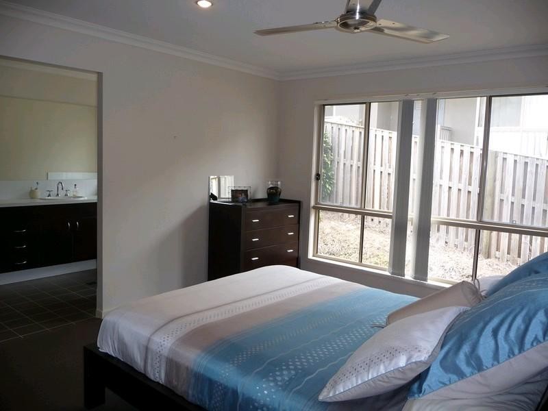 9 Codrington Circuit, Pacific Pines QLD 4211