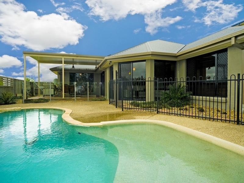 19 Hillary Circuit, Pacific Pines QLD 4211