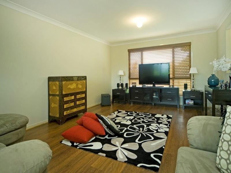 19 Hillary Circuit, Pacific Pines QLD 4211