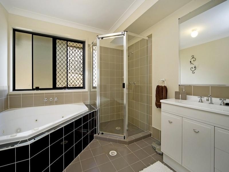 19 Hillary Circuit, Pacific Pines QLD 4211