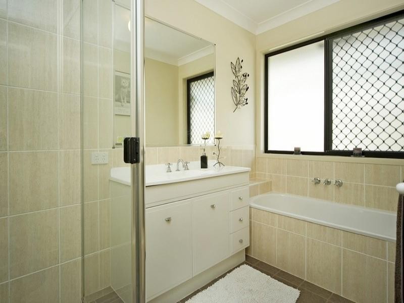 19 Hillary Circuit, Pacific Pines QLD 4211