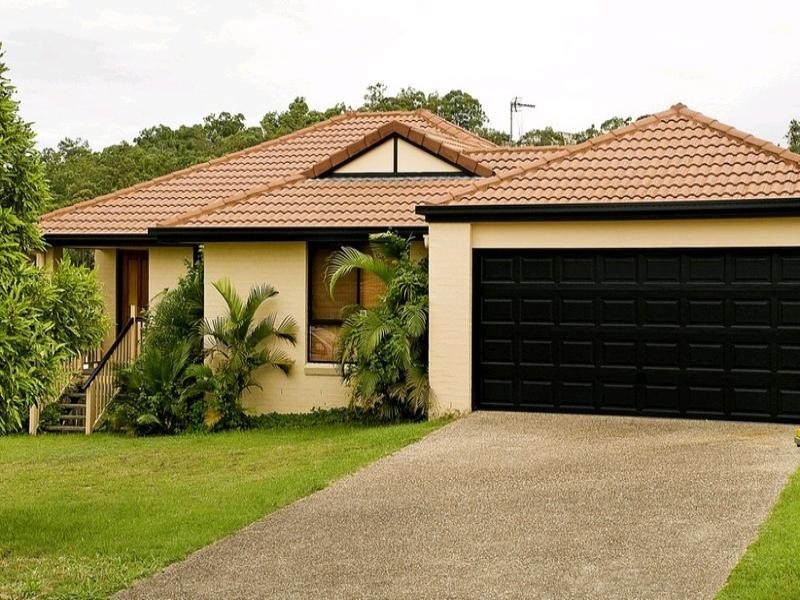 33 Manra Way, Pacific Pines QLD 4211