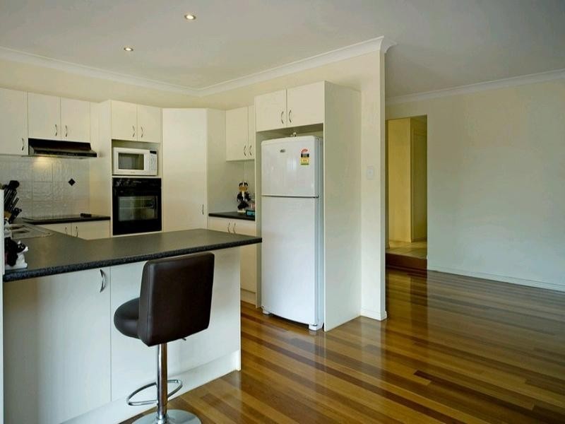 33 Manra Way, Pacific Pines QLD 4211