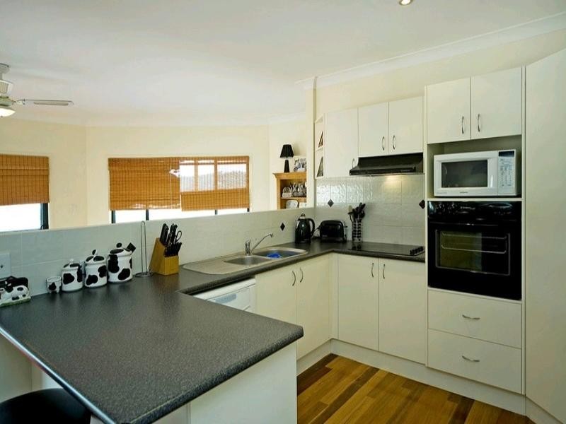 33 Manra Way, Pacific Pines QLD 4211