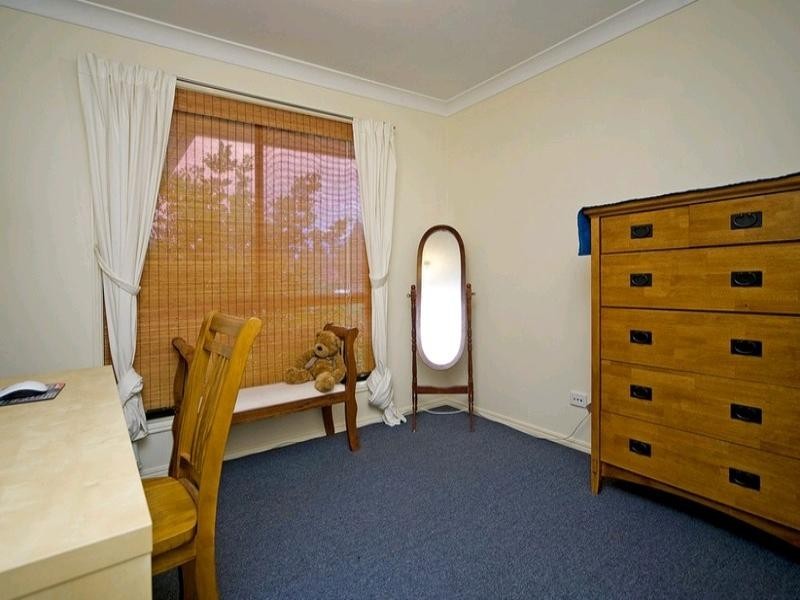 33 Manra Way, Pacific Pines QLD 4211