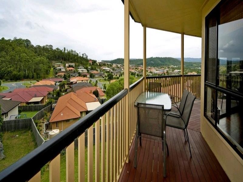 33 Manra Way, Pacific Pines QLD 4211