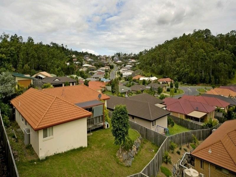 33 Manra Way, Pacific Pines QLD 4211