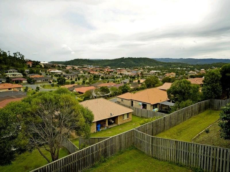 33 Manra Way, Pacific Pines QLD 4211