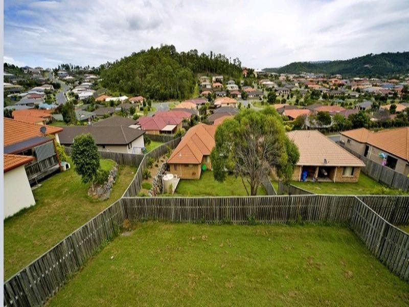 33 Manra Way, Pacific Pines QLD 4211