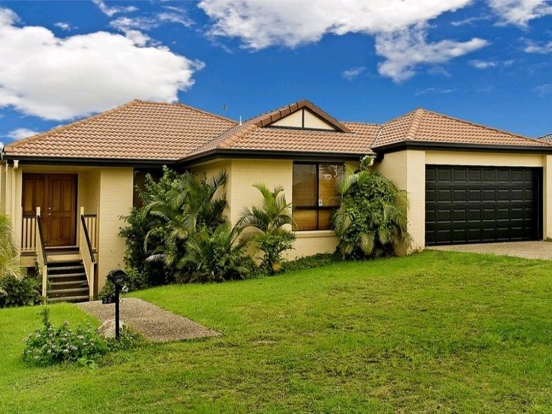 33 Manra Way, Pacific Pines QLD 4211