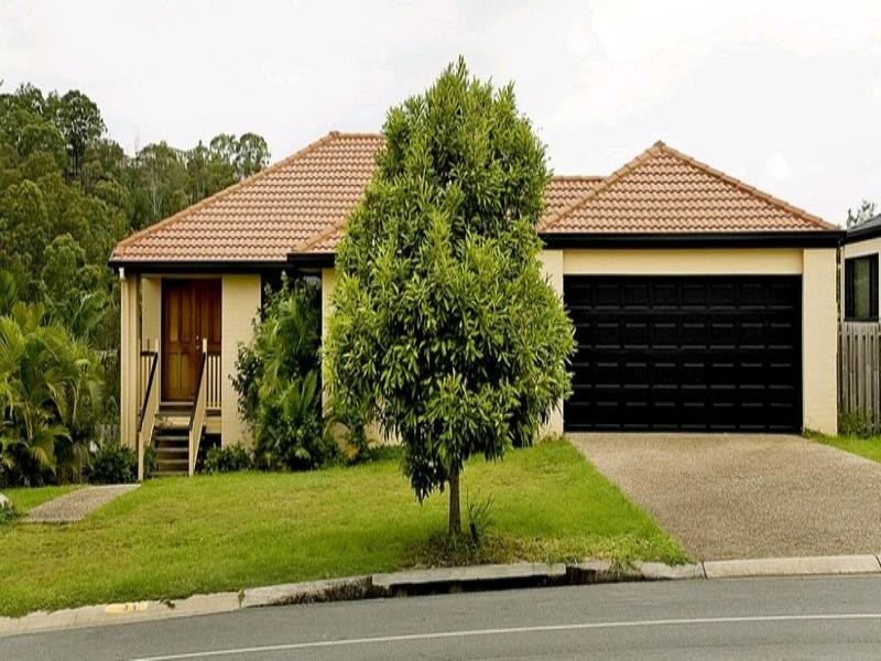 33 Manra Way, Pacific Pines QLD 4211