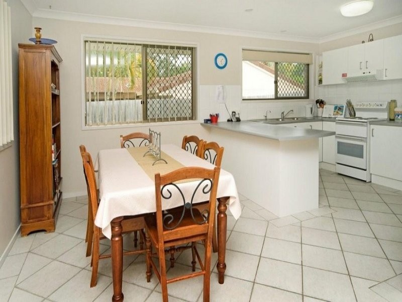 33 Balfour Crescent, Highland Park QLD 4211