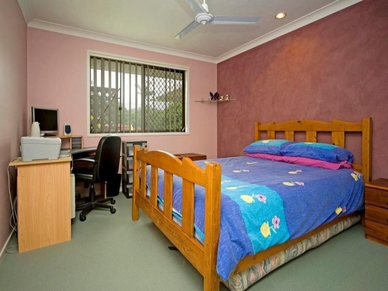 33 Balfour Crescent, Highland Park QLD 4211