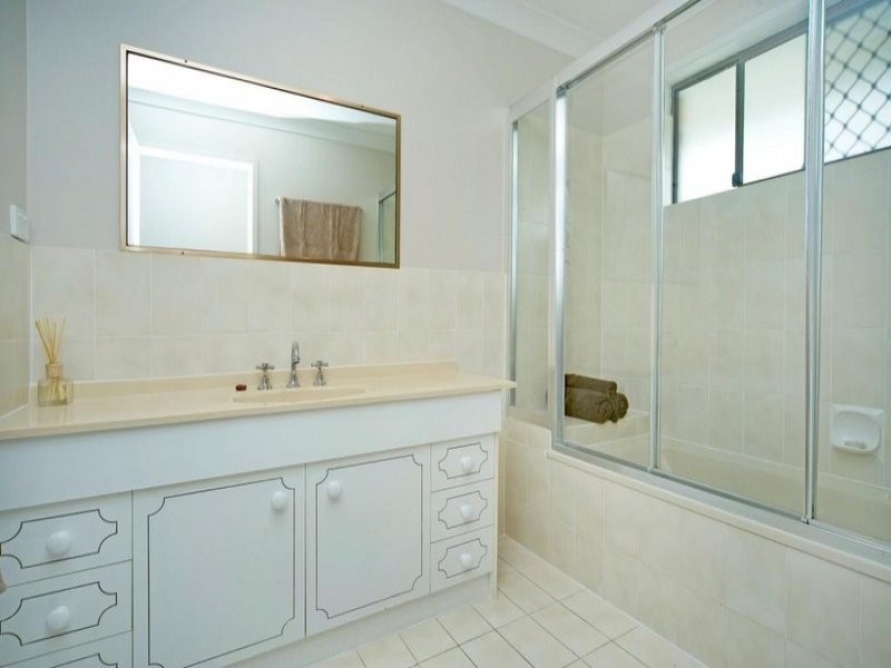 33 Balfour Crescent, Highland Park QLD 4211