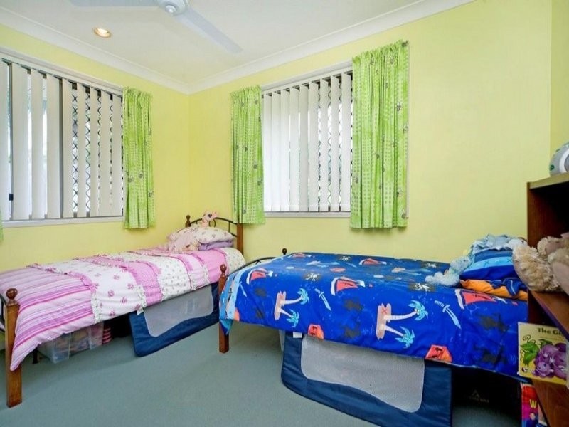 33 Balfour Crescent, Highland Park QLD 4211