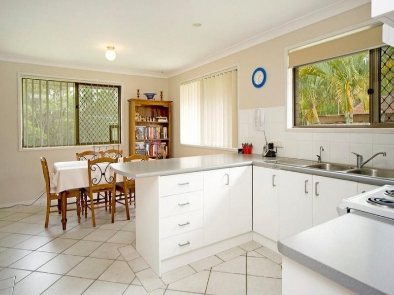 33 Balfour Crescent, Highland Park QLD 4211