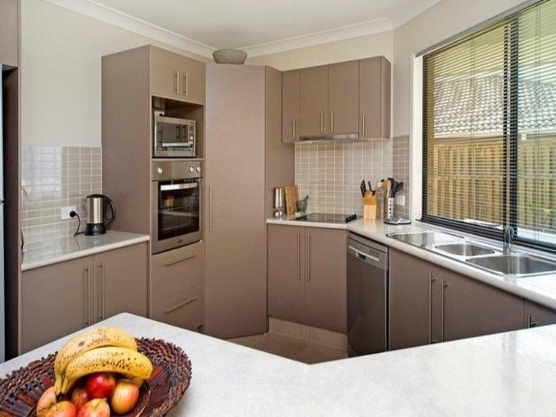 12 Hawkesbury Avenue, Pacific Pines QLD 4211