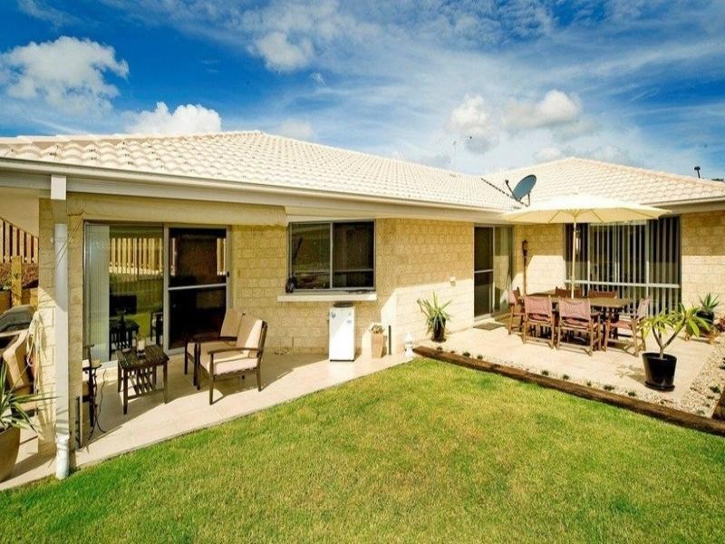 12 Hawkesbury Avenue, Pacific Pines QLD 4211