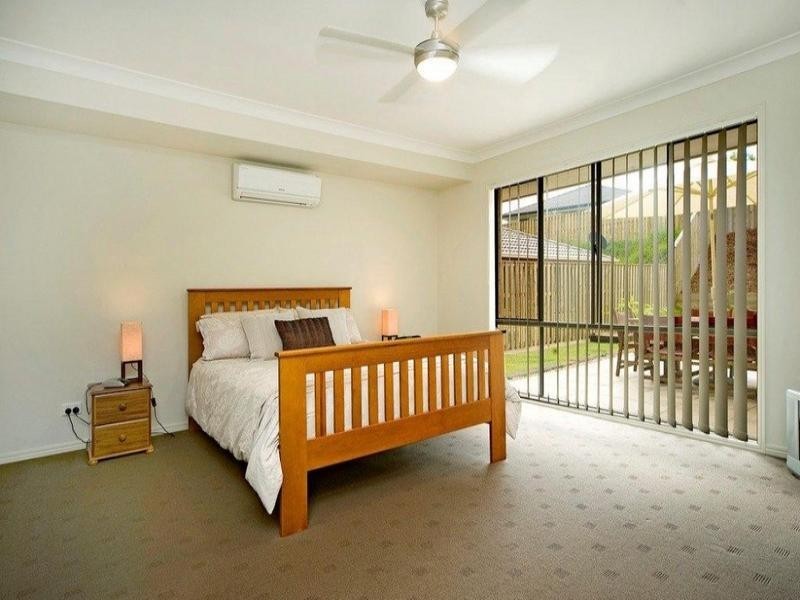 12 Hawkesbury Avenue, Pacific Pines QLD 4211