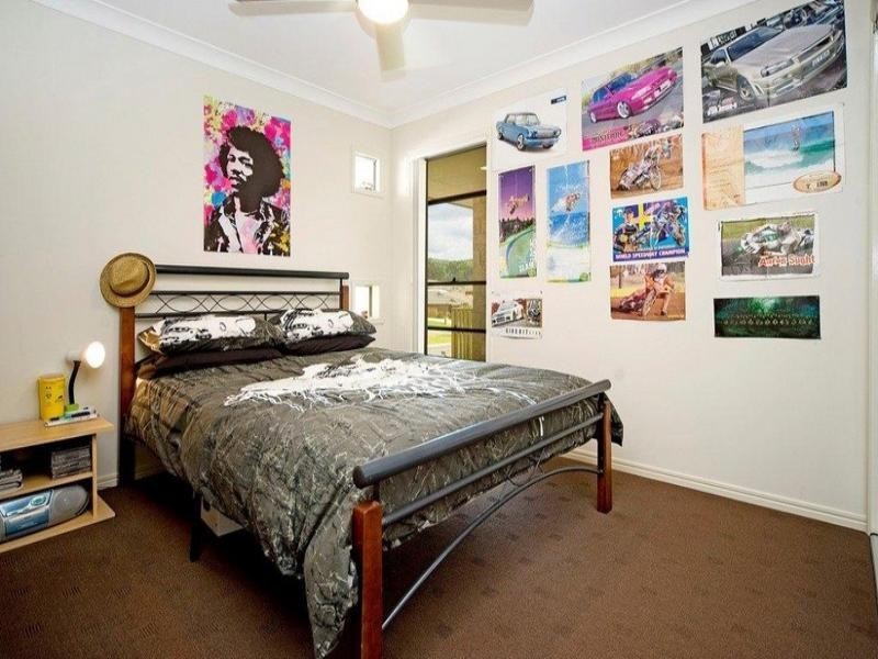 12 Hawkesbury Avenue, Pacific Pines QLD 4211