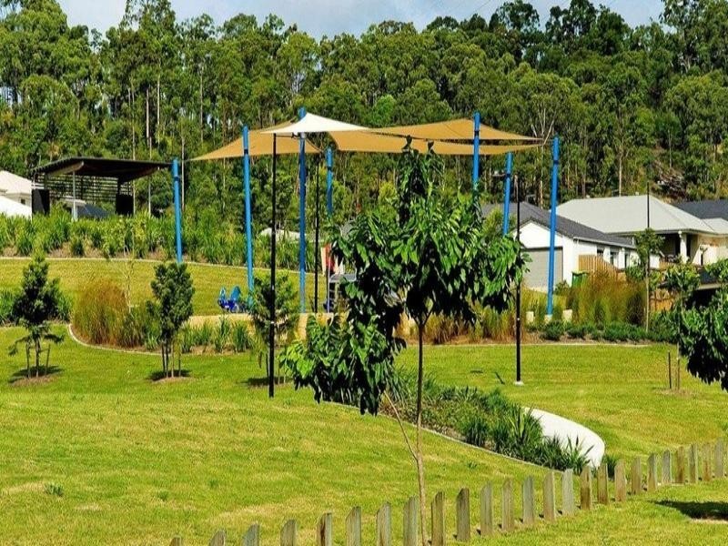 12 Hawkesbury Avenue, Pacific Pines QLD 4211