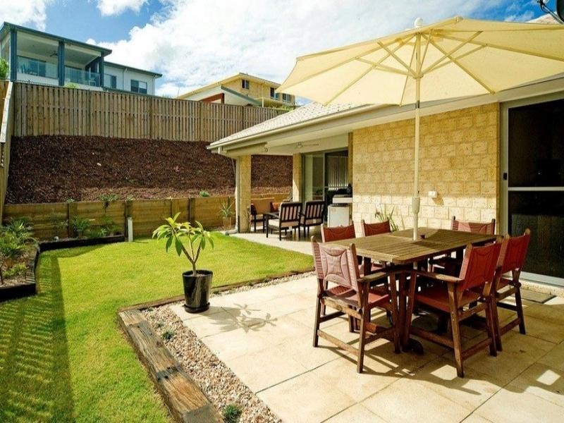 12 Hawkesbury Avenue, Pacific Pines QLD 4211