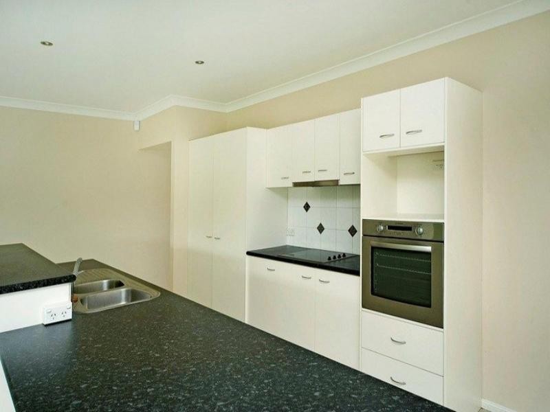 12 Roberts Drive, Maudsland QLD 4210