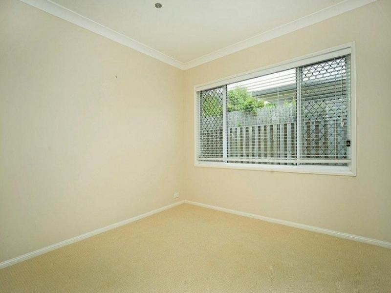 12 Roberts Drive, Maudsland QLD 4210